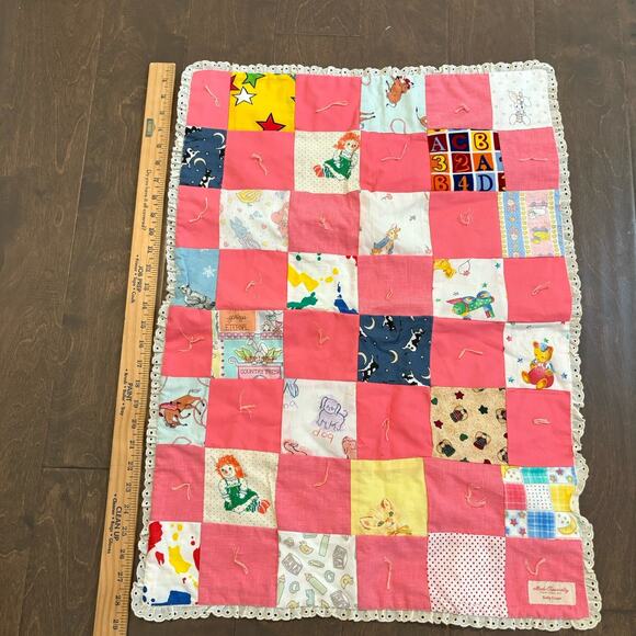 Vtg Homemade Patchwork Cotton Baby Quilt 28x21”‎ Scalloped Edge Eyelet Lace Trim - Picture 5 of 13